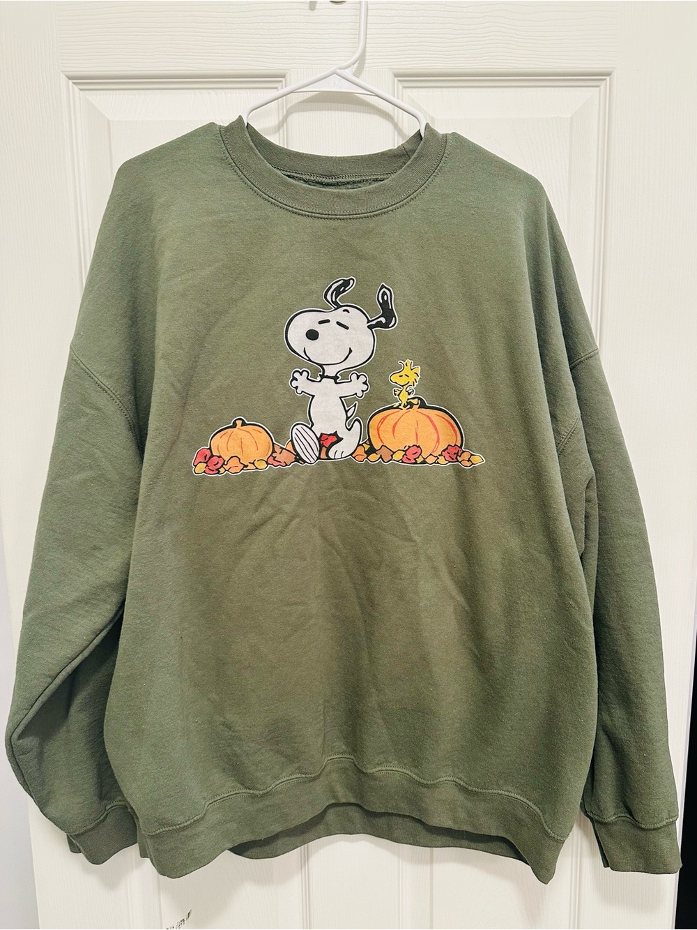 Olive Green Graphic Crewneck Sweatshirt with Snoopy Pumpkin Design
